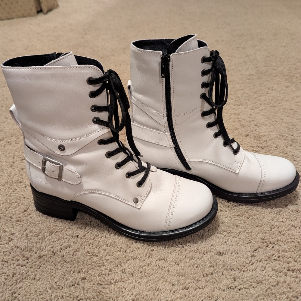 Taos White Lace-Up Boots